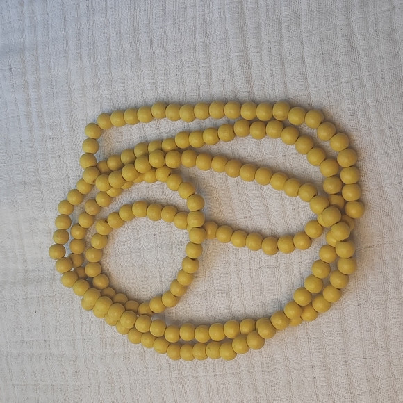 48 inch long Vintage yellow wood beads necklace 1970's - Picture 2 of 3